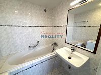 Prodej bytu Čéčova ulice 3+1 balkon 68m2 - koupelna