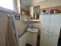 Prodej rodiného domu Nové Hodějovice Ke Studánce 1245m2 - koupelna horní