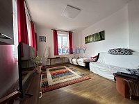 Prodej rodiného domu Nové Hodějovice Ke Studánce 1245m2 - obývák horní