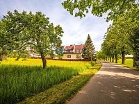 Prodej stavebního pozemku 860m2 Kostelec nad Vltavou - pozemek s cestou