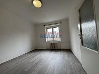 Pronájem bytu 2+1 ve zděném domě - pokoj