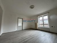 Pronájem bytu 2+1 ve zděném domě - pokoj