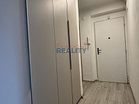 Pronájem bytu 2+1 ve zděném domě - předsíň