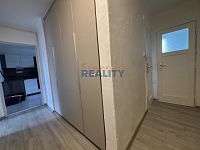 Pronájem bytu 2+1 ve zděném domě - předsíň