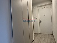 Pronájem bytu 2+1 ve zděném domě - předsíň