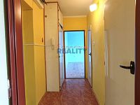 Prodej bytu a pozemku v Ševětíně 68m2 - předsíň