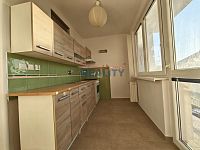 Pronájem bytu 3+1 s balkonem část Rožnov - kuchyně