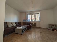 Pronájem bytu 3+1 s balkonem část Rožnov - obývák