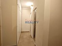 Pronájem bytu 3+1 s balkonem část Rožnov - předsíň