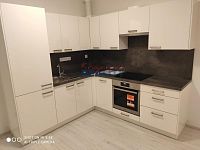 Pronájem bytu 2+kk s parkováním a lodžií - kuchyňská linka