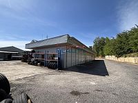 Pronájem haly 363m2 Lišov - budova a okolní pozemky