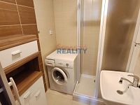 Pronájem bytu 2+kk s parkováním a lodžií - koupelna