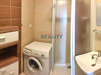 Pronájem bytu 2+kk s parkováním a lodžií - koupelna