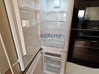 Pronájem novostavby s prostornou terasou a parkovací místo - kuchyně (5).jpg