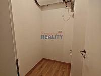 Pronájem novostavby s prostornou terasou a parkovací místo - technická místnost (2).jpg