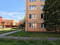 Pronájem bytu 2+1 68m2 na Pražské tř. - dům a okolí