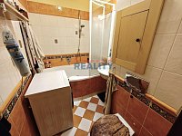 Pronájem bytu 2+1 68m2 na Pražské tř. - koupelna