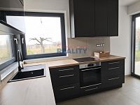 Pronájem novostavby 3+1 garáž v Hodějovicích - kuchyně