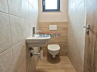 Pronájem novostavby 3+1 garáž v Hodějovicích - samostatné WC umyvadlem