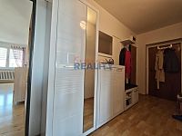 Pronájem bytu 3+1(3+kk) 2 balkony, 77m2 - předsíň