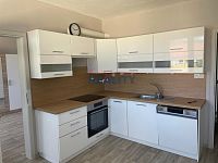 Pronájem zrekonstruovaného bytu 1+1 (2+kk) s balkonem - kuchyně