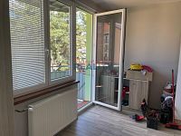 Pronájem zrekonstruovaného bytu 1+1 (2+kk) s balkonem - vstup na balkon