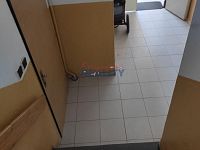 Pronájem zděného bytu 2+kk se společnou zahradou Rožnov - chodba