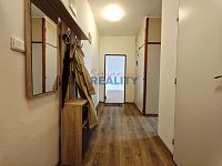 Pronájem zděného bytu 2+kk se společnou zahradou Rožnov - předsíň