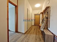 Pronájem zděného bytu 2+kk se společnou zahradou Rožnov - předsíň
