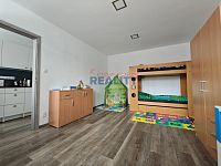 Pronájem hezkého bytu 2+1 s balkonem Lišov - pokoj