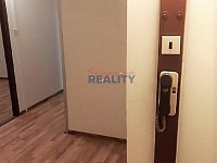 Pronájem bytu 2+0 (1+1) se zasklenou  lodžií - domovní telefon