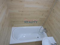 Pronájem větší garsonky na sídl. Vltava 27m2 - koupelna