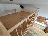 Podnájem atypického bytu 66m2 v centru města - spaní na podium