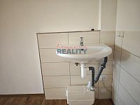 Pronájem kanceláře 22,5m2 centrum - umyvadlo