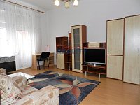 Pronájem bytu 1+1 s komorou Komenského ul. - obývák (2).JPG