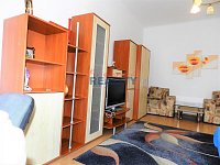 Pronájem bytu 1+1 s komorou Komenského ul. - obývák (4).JPG