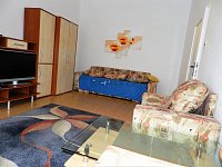 Pronájem bytu 1+1 s komorou Komenského ul. - pokoj.JPG