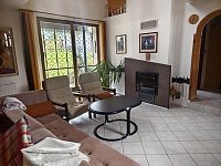 Rodinné sídlo  s pozemky ,garážemi a zahradou, v Hlubočanech u Vyškova - Foto 9