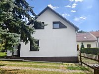 Rodinné sídlo  s pozemky ,garážemi a zahradou, v Hlubočanech u Vyškova - Foto 2