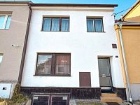 Prodej řadového patrového RD 4+1 Rajhradice u Brna, garáž, dvorek s hospodářským stavením, zahrada - 1000044494