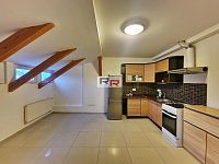 Pronájem podkrovního bytu 1+KK v Olomouci - ul. Masarykova třída - Foto 2