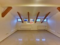 Pronájem podkrovního bytu 1+KK v Olomouci - ul. Masarykova třída - Foto 5