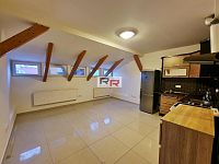 Pronájem podkrovního bytu 1+KK v Olomouci - ul. Masarykova třída - 20260107_160909.jpg