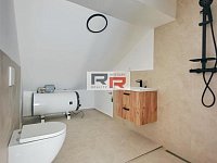 Pronájem pokrovního bytu 2+KK ve Šternberku - ul. Uničovská  - 20260502_104426.jpg