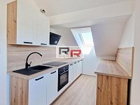 Pronájem pokrovního bytu 2+KK ve Šternberku - ul. Uničovská  - 20260502_104545.jpg