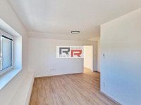 Pronájem pokrovního bytu 2+KK ve Šternberku - ul. Uničovská  - 20260502_104612.jpg
