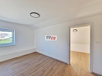 Pronájem pokrovního bytu 2+KK ve Šternberku - ul. Uničovská  - 20260502_104717.jpg