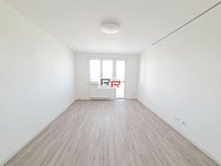 Pronájem bytu 2+1 s balkónem ve Šternberku - ul. Nádražní - 20220818_114515.jpg