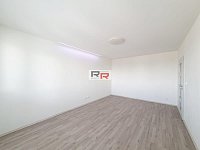 Pronájem bytu 2+1 s balkónem ve Šternberku - ul. Nádražní - 20220818_114805.jpg