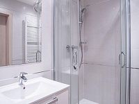 Krásný částečně zařízený 1+kk v komplexu Garden Towers - Foto 5